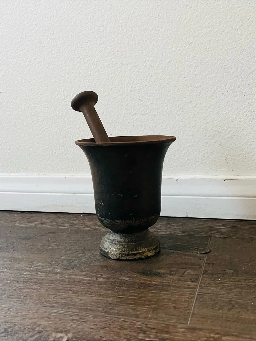 Rustic Brown Metal Mortar and Pestle - Home Kitchen